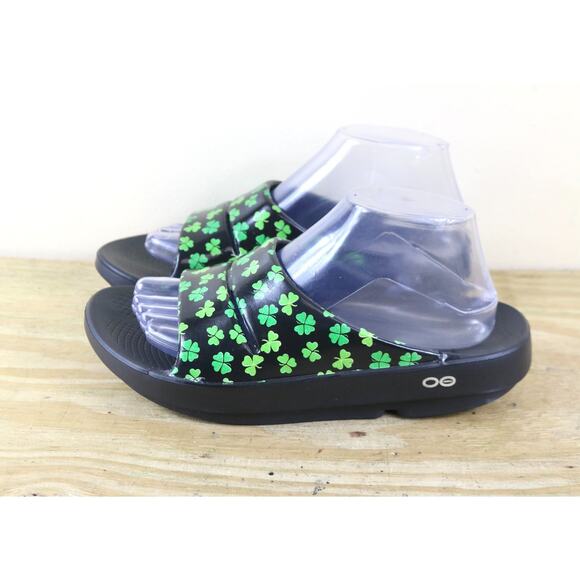 New Oofos Ooahh 9 Limited Edition Shamrock Cloves Recovery Slip On Sandals - Picture 1 of 6
